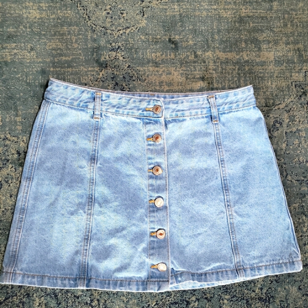 🌺 4/$20 Forever 21 denim button skirt size 30